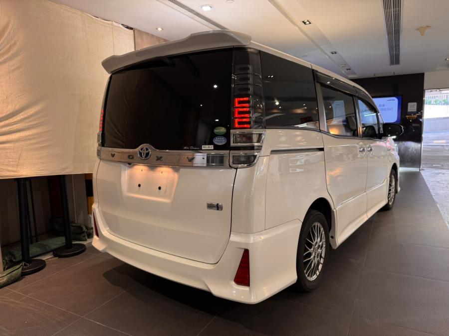 Voxy Hybrid ZS 煌版 - Image 12